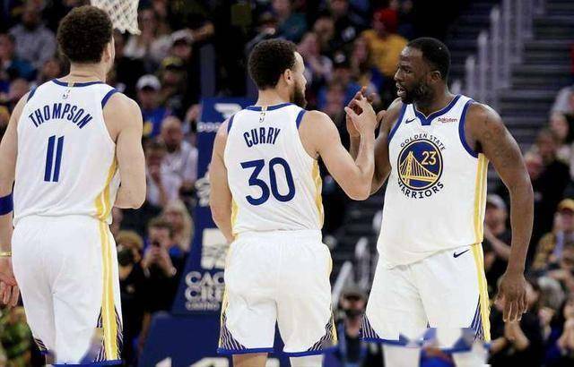 包含今夜NBA季后赛焦点战，多特蒙德战术微调，话题不断，阵容厚度经受考验的词条